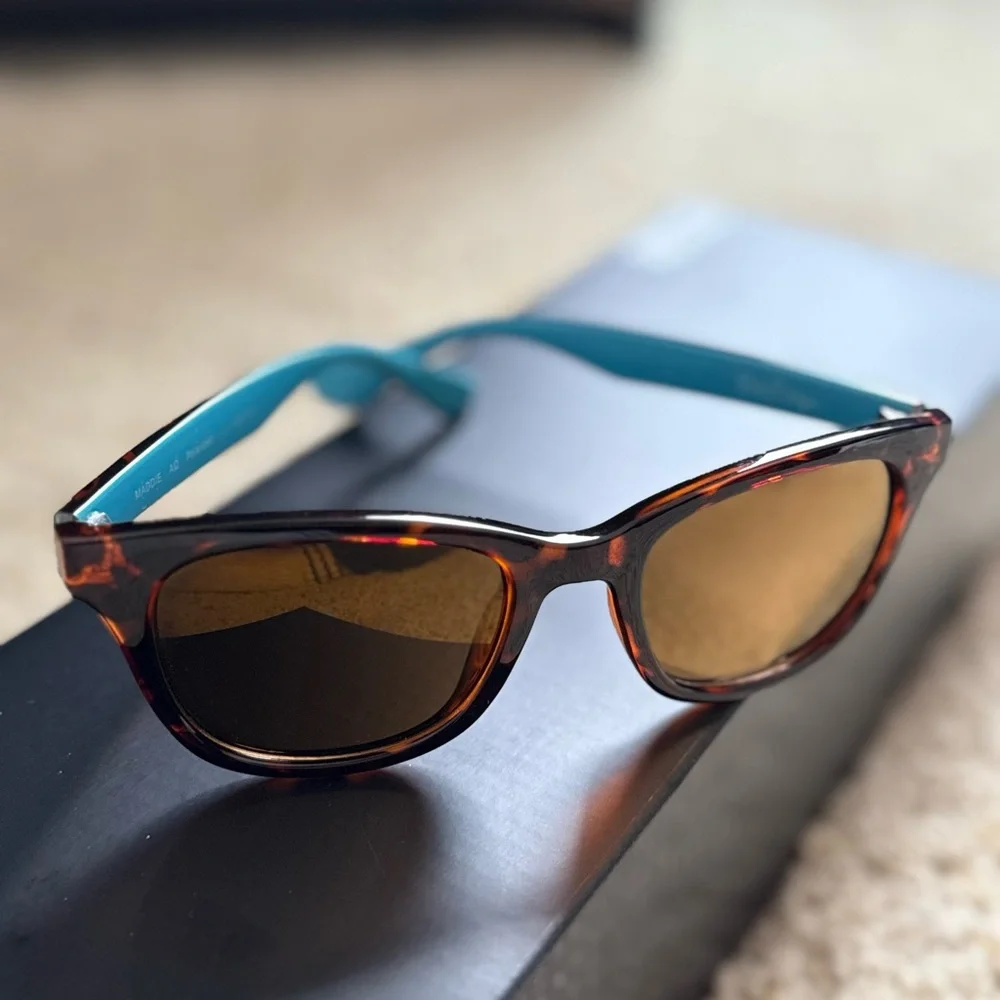 Lilly Pulitzer Maddie AQ Polarized Sunglasses Tortoise Frame Blue Arms 52-20-140 - Picture 5 of 6